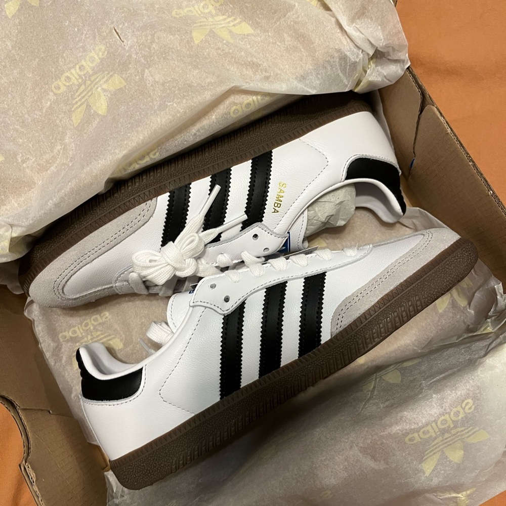 Adidas White and Black Sneakers Classic Style